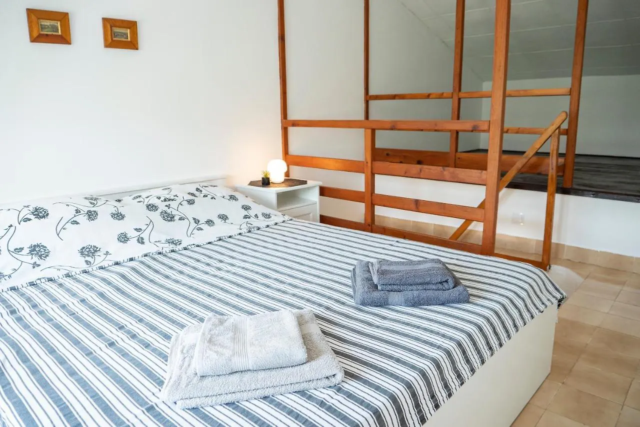 Woody Sea Apartment プーラ