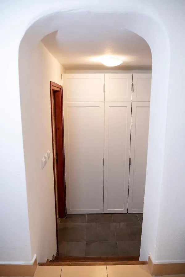 Woody Sea Apartment プーラ