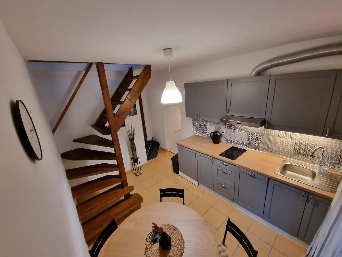 Woody Sea Apartment プーラ